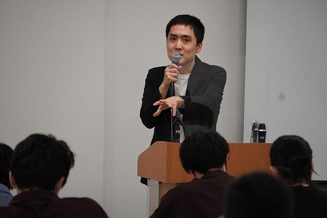 ラリー遠田 氏